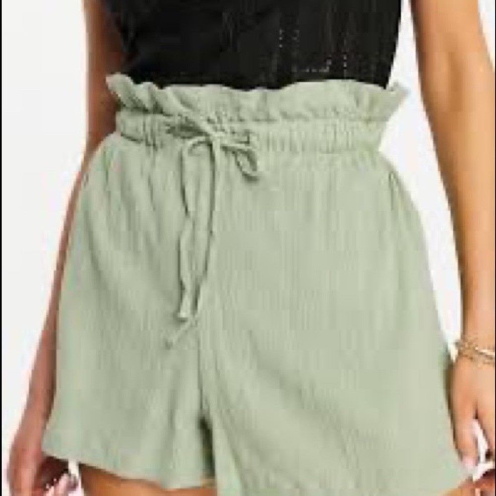 Olive Flowwy Shorts Size 4